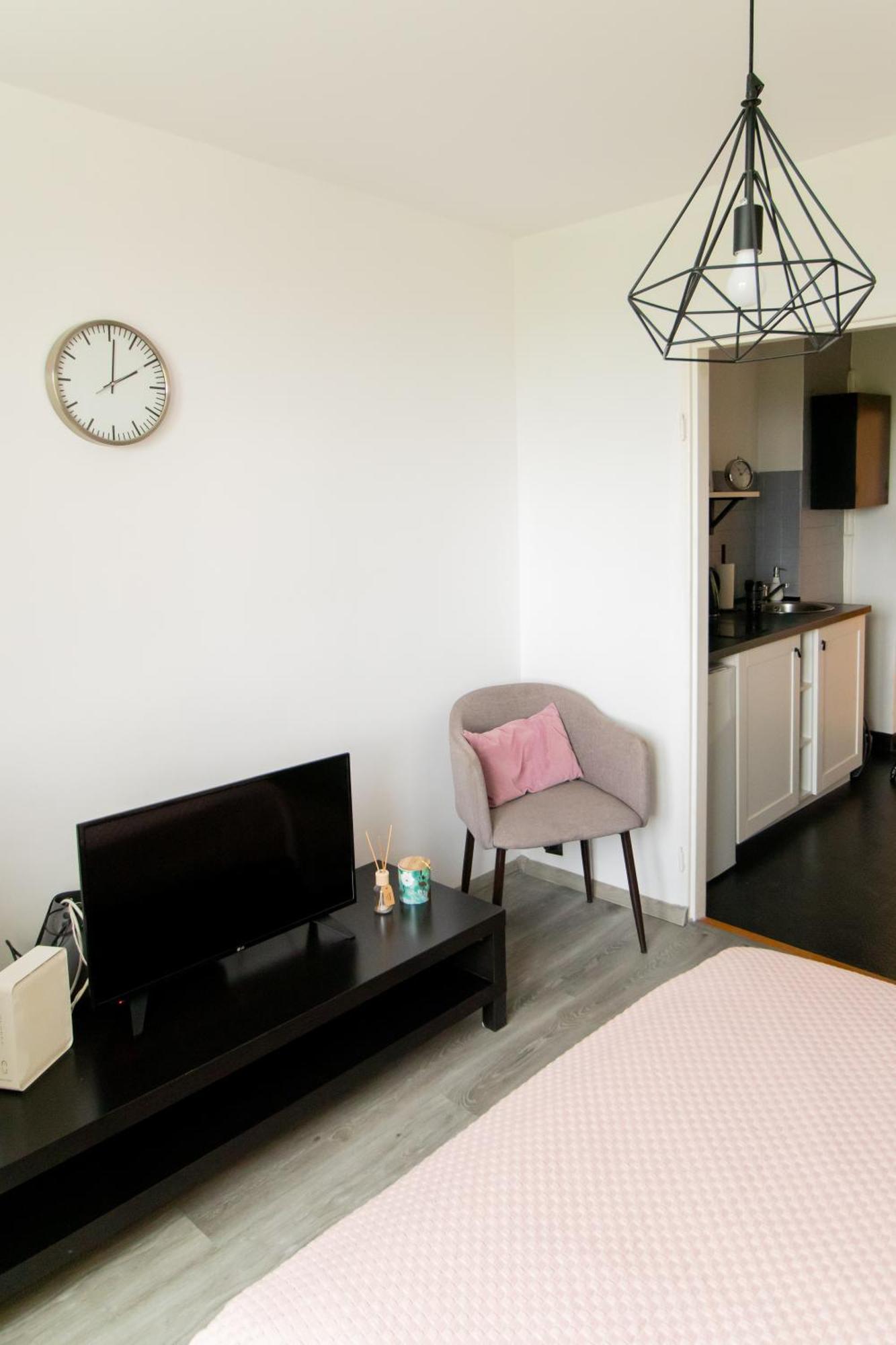 Piotrapartments - Daleka Cozy Train&Airport Apartment ワルシャワ エクステリア 写真