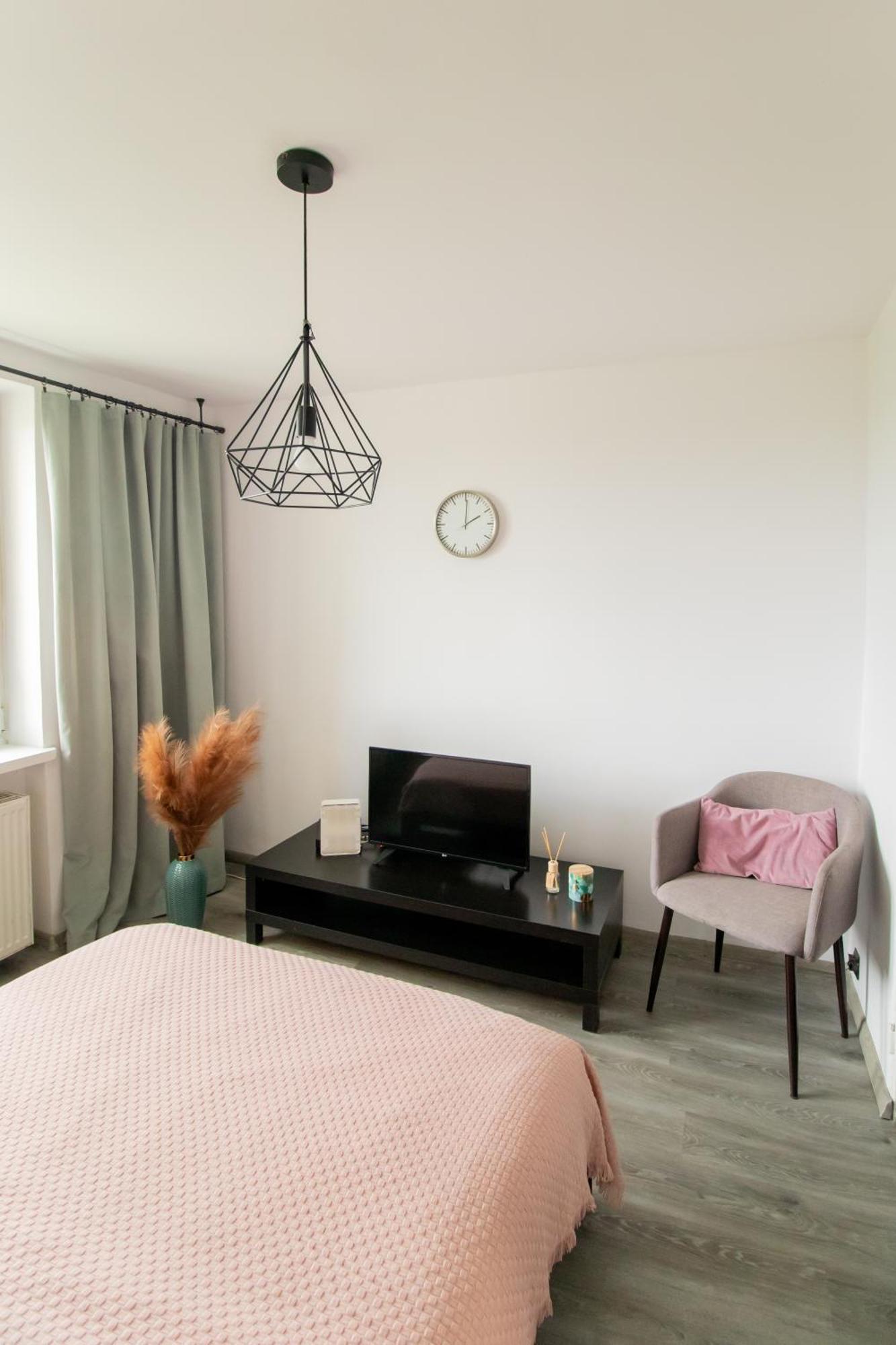 Piotrapartments - Daleka Cozy Train&Airport Apartment ワルシャワ エクステリア 写真