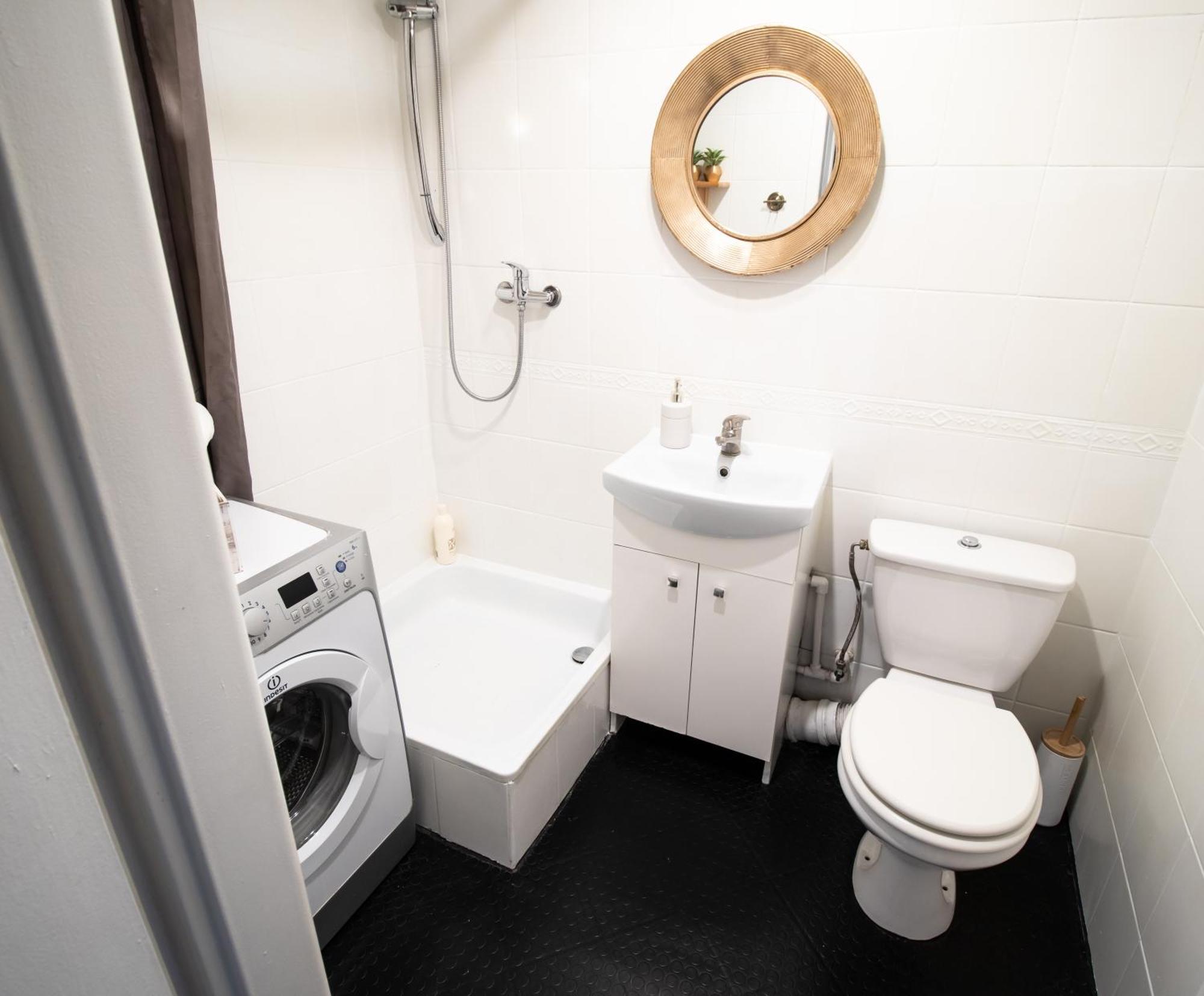 Piotrapartments - Daleka Cozy Train&Airport Apartment ワルシャワ エクステリア 写真