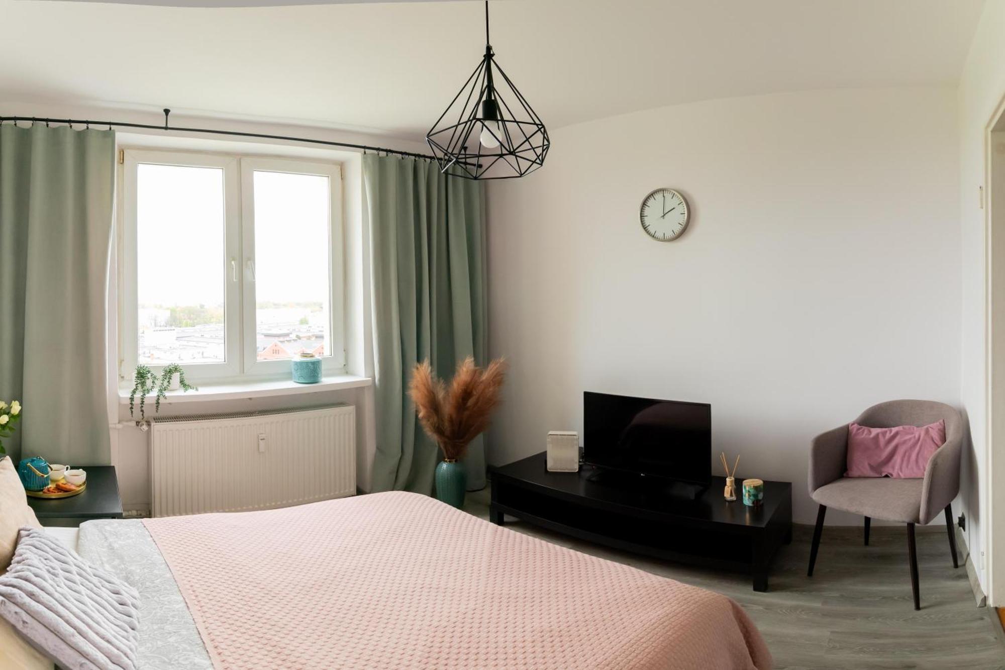 Piotrapartments - Daleka Cozy Train&Airport Apartment ワルシャワ エクステリア 写真