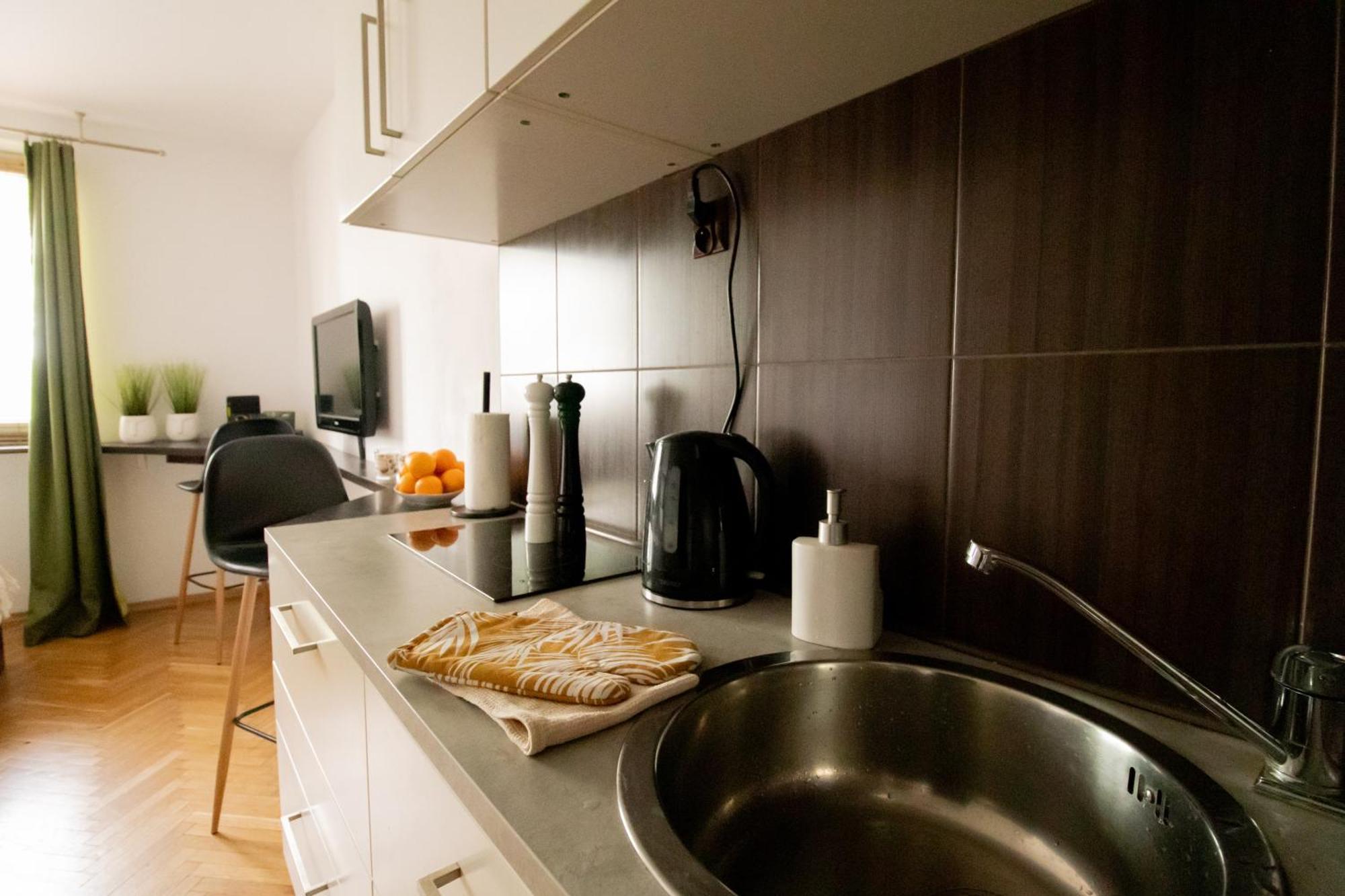 Piotrapartments - Daleka Cozy Train&Airport Apartment ワルシャワ エクステリア 写真
