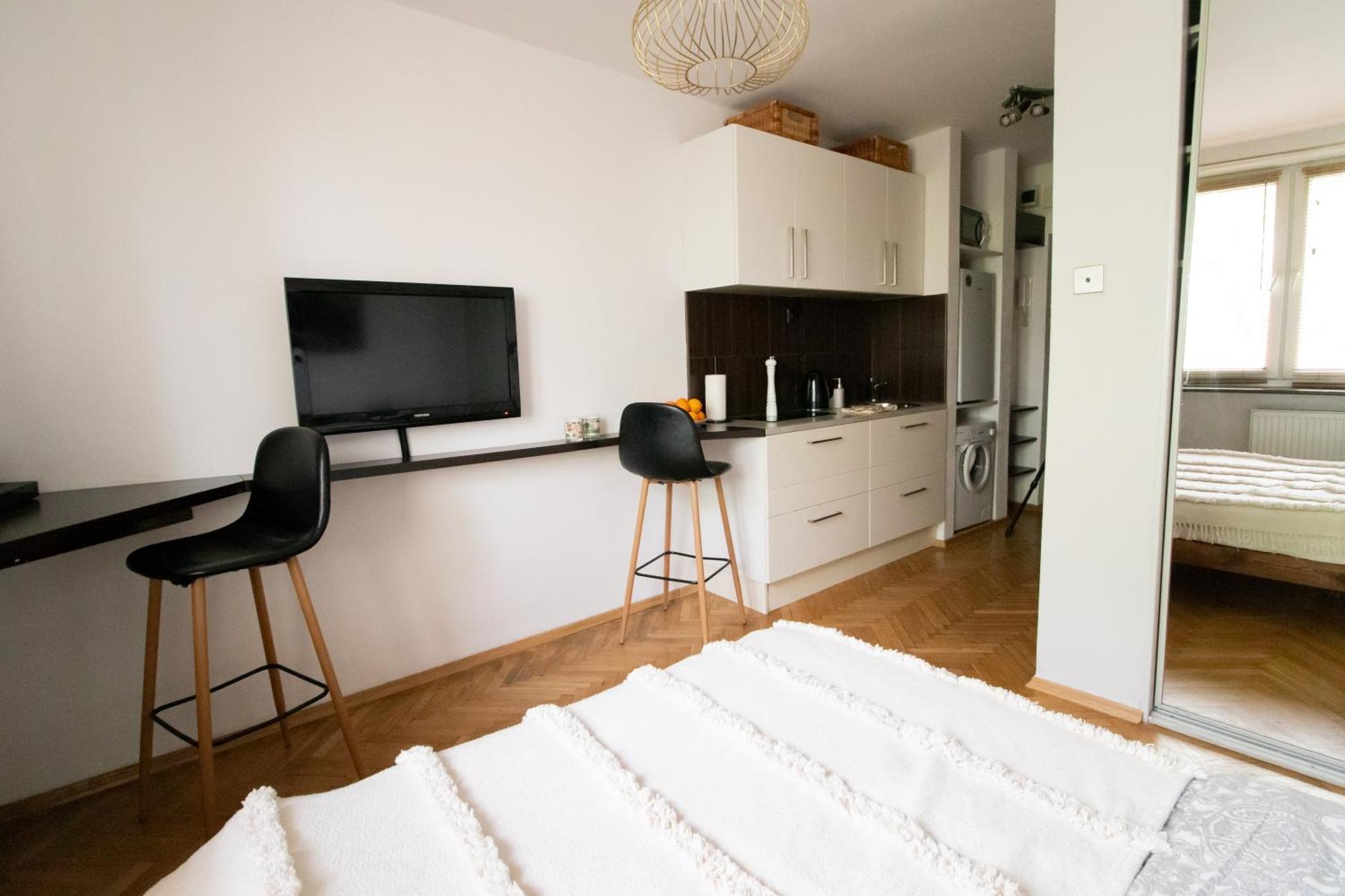 Piotrapartments - Daleka Cozy Train&Airport Apartment ワルシャワ エクステリア 写真