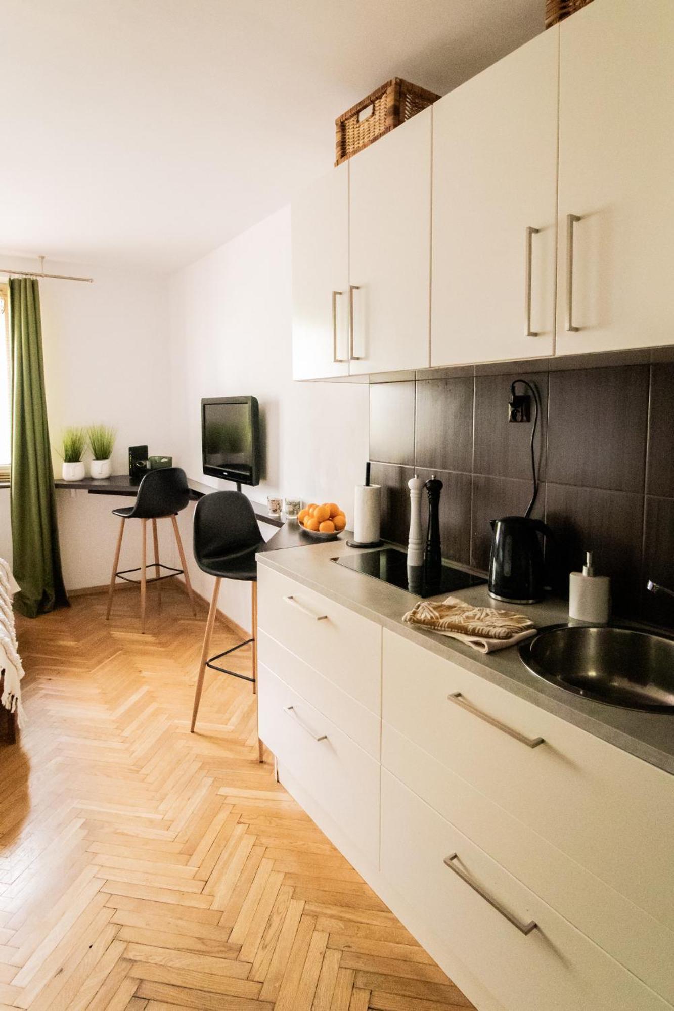 Piotrapartments - Daleka Cozy Train&Airport Apartment ワルシャワ エクステリア 写真