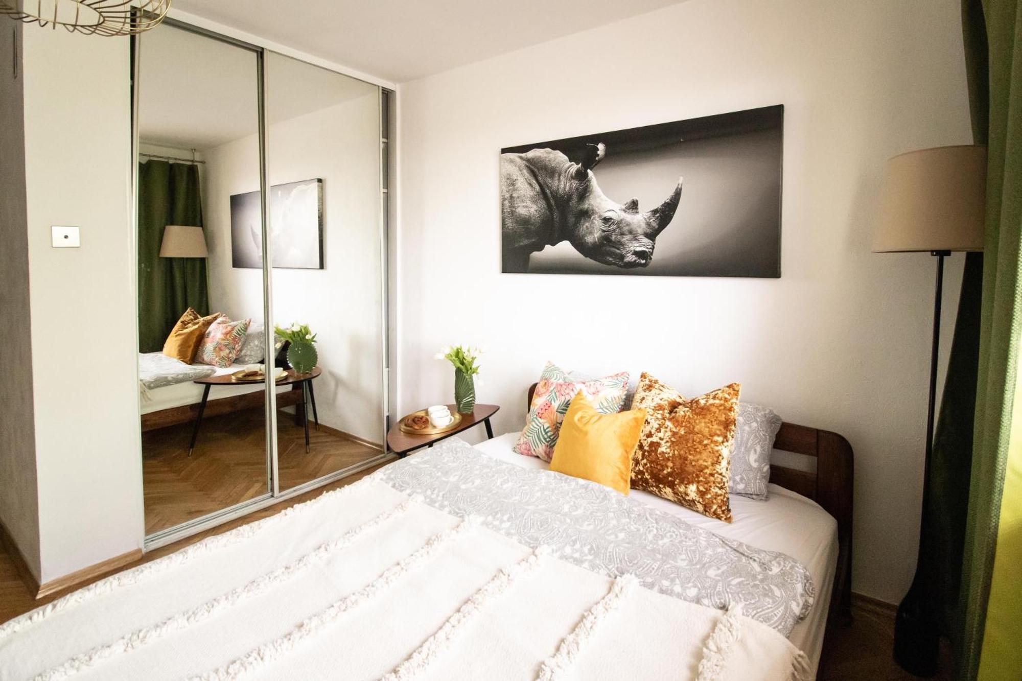 Piotrapartments - Daleka Cozy Train&Airport Apartment ワルシャワ エクステリア 写真
